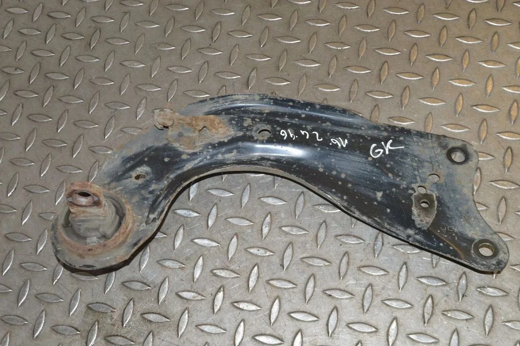 Tagumine ülemine õõtshoob – vasak