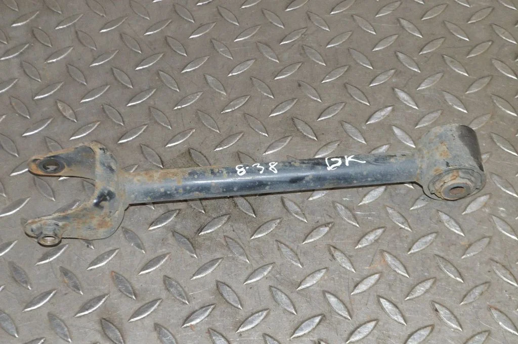 Tagumine ülemine õõtshoob – vasak
