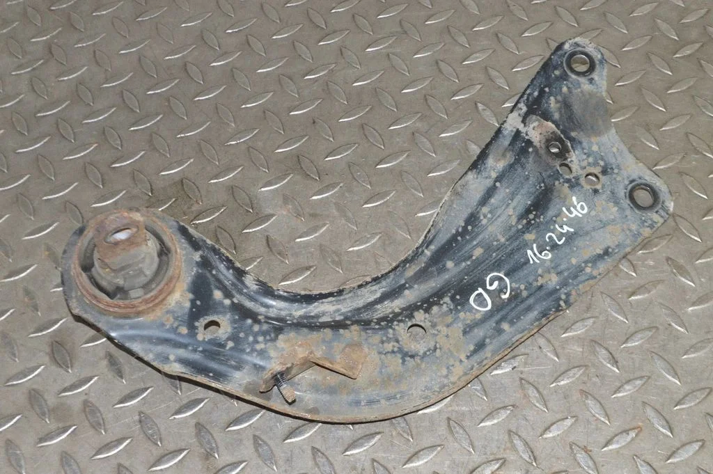 Tagumine ülemine õõtshoob – parem