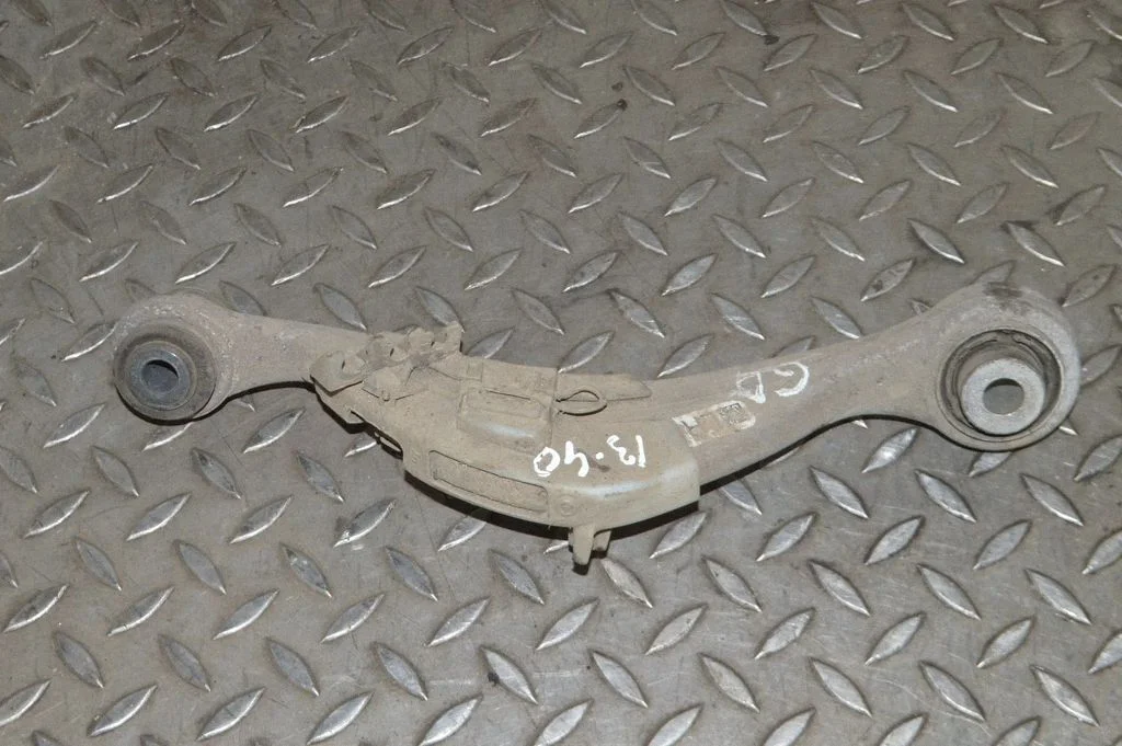 Aizmugurējā svira (dakša) – labā