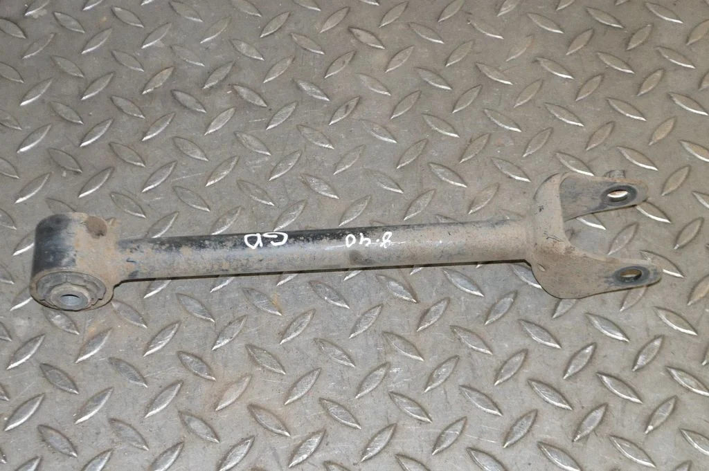 Aizmugurējā svira (dakša) – labā