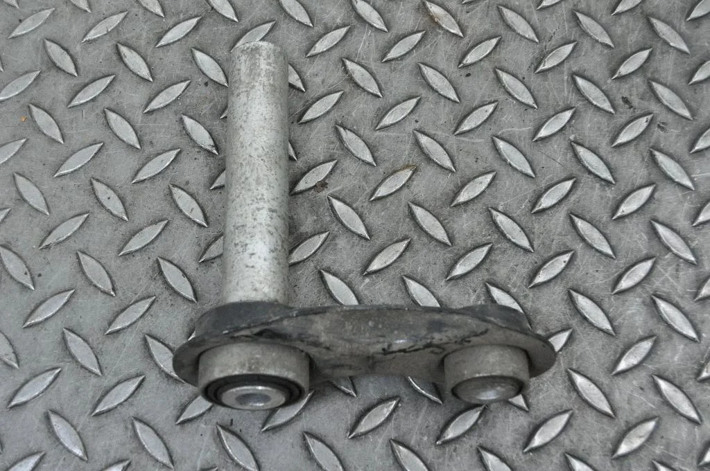 Tagumine ülemine õõtshoob – BMW X5 F15 (2013-2017)