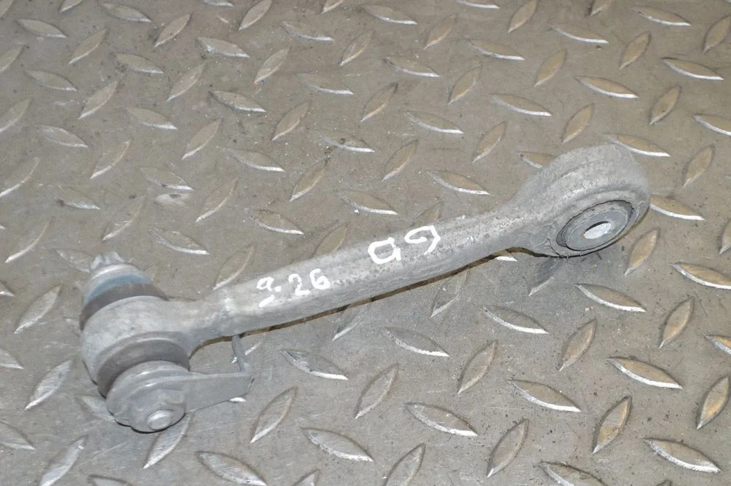 Rear upper control arm/wishbone – right