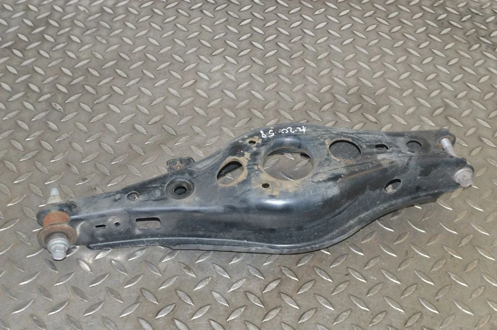 Rear upper control arm/wishbone – left