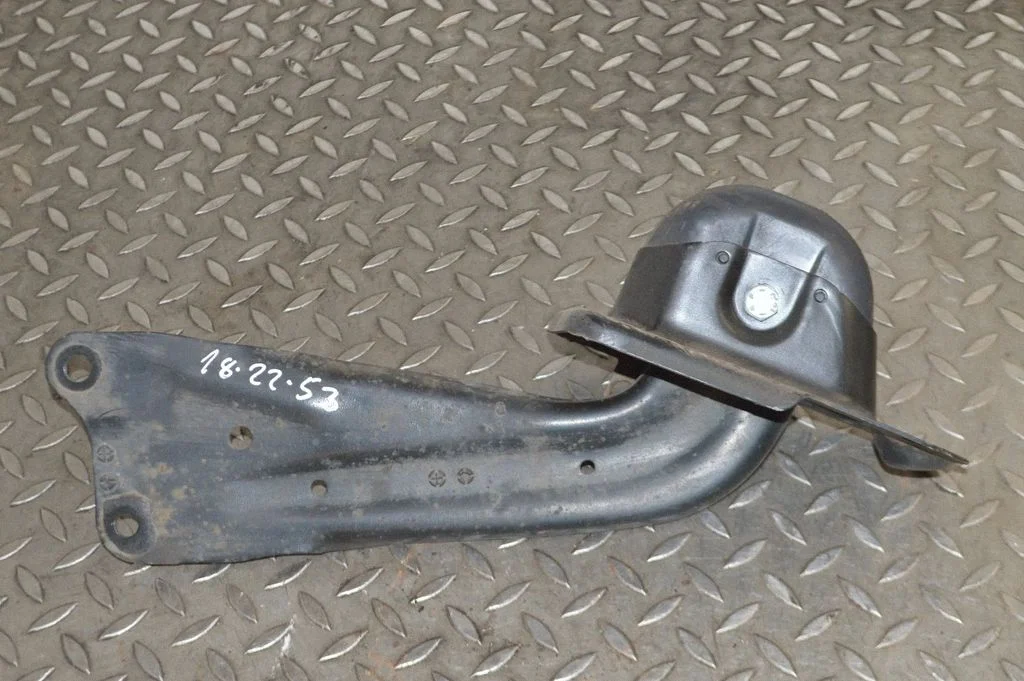 Aizmugurējā svira (dakša) 5Q0505226