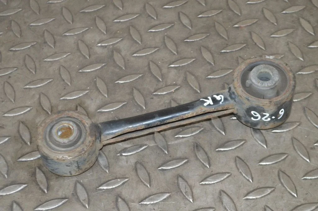 Tagumine ülemine õõtshoob – vasak