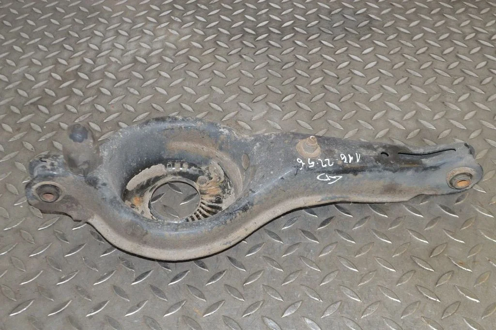 Aizmugurējā svira (dakša) – labā