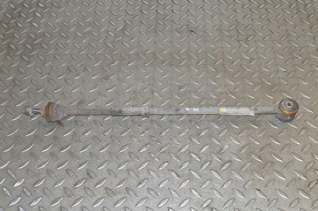 Aizmugurējā svira (dakša) – kreisā