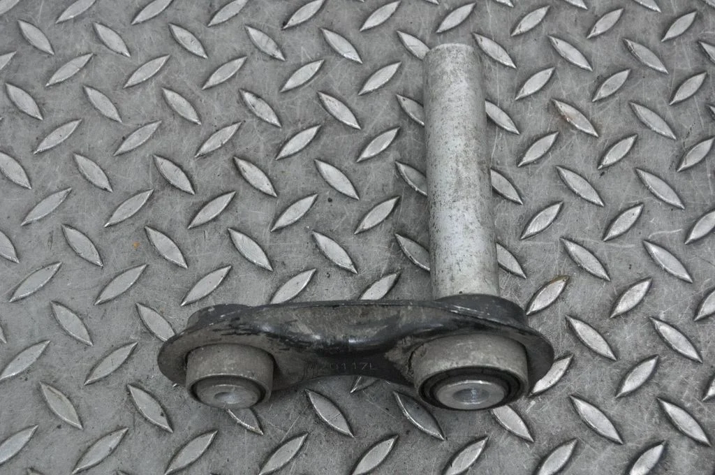 Tagumine ülemine õõtshoob – BMW X5 F15 (2013-2017)
