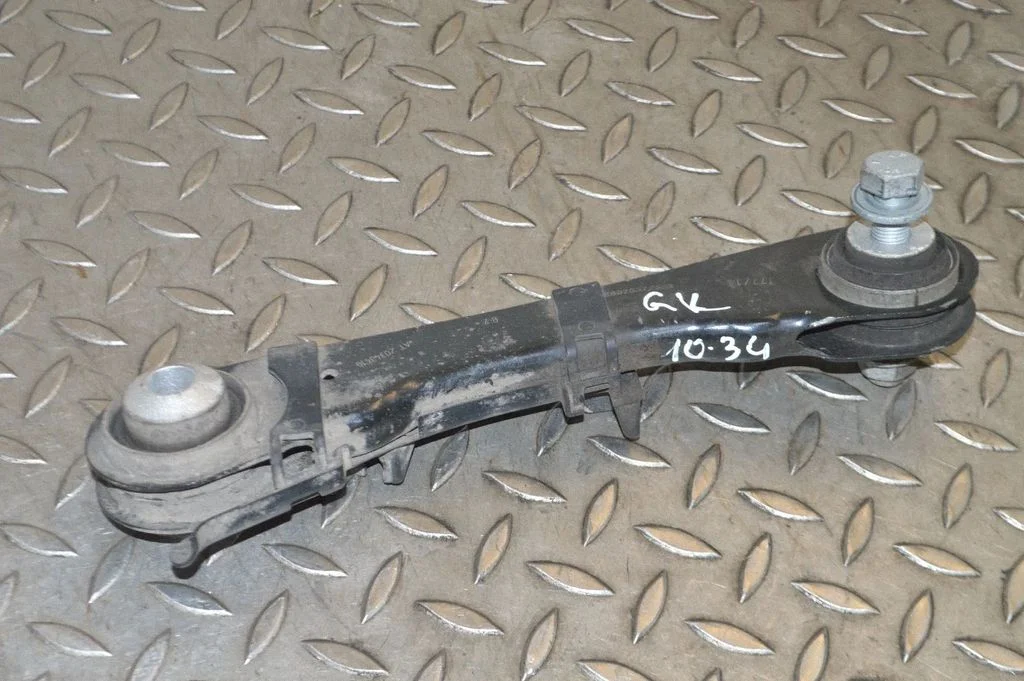 Tagumine ülemine õõtshoob – BMW 7-seeria G11 G12 (2015-2022)