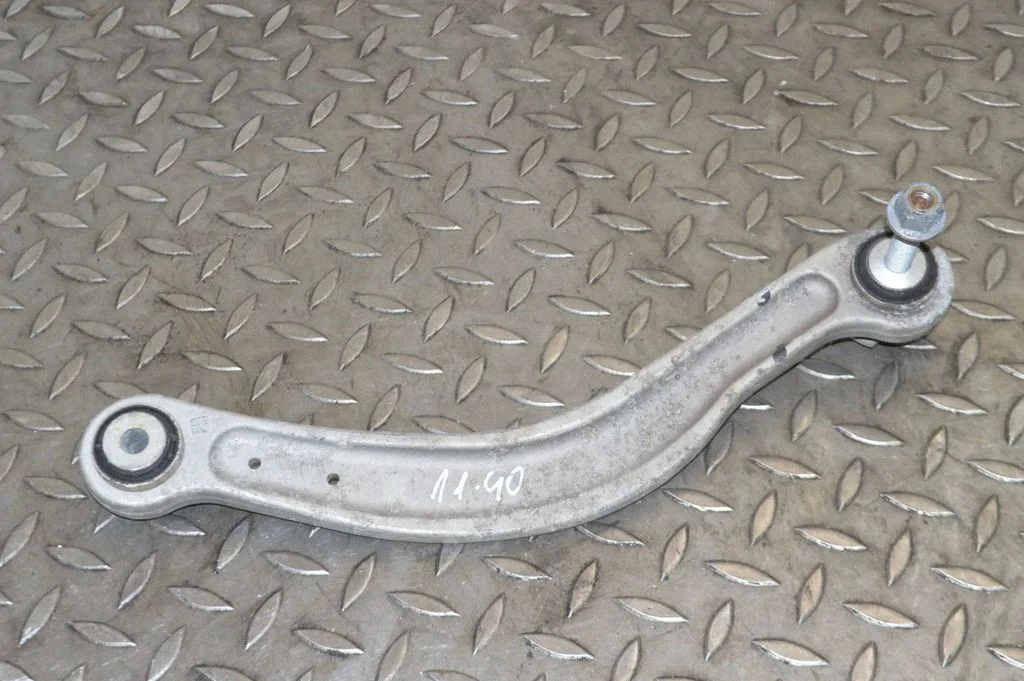 Aizmugurējā svira (dakša) – labā