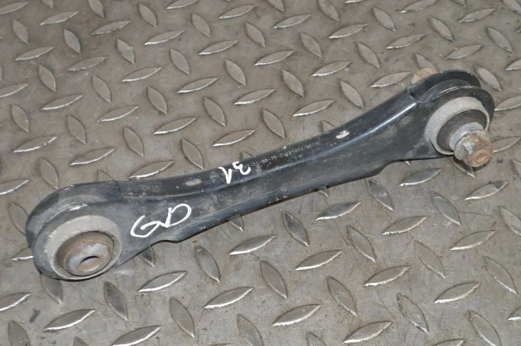 Tagumine ülemine õõtshoob – BMW 4-seeria F32 F33 (2013-2020)