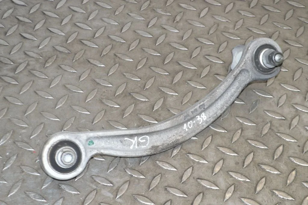 Tagumine ülemine õõtshoob – Mercedes-Benz CLS-klass C257 (2018-)