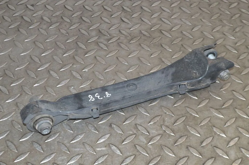 Aizmugurējā svira (dakša) – labā