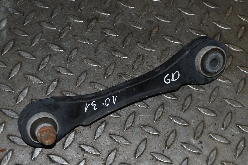 Tagumine ülemine õõtshoob – BMW 3-seeria F30 F35 F31 (2012-2018)