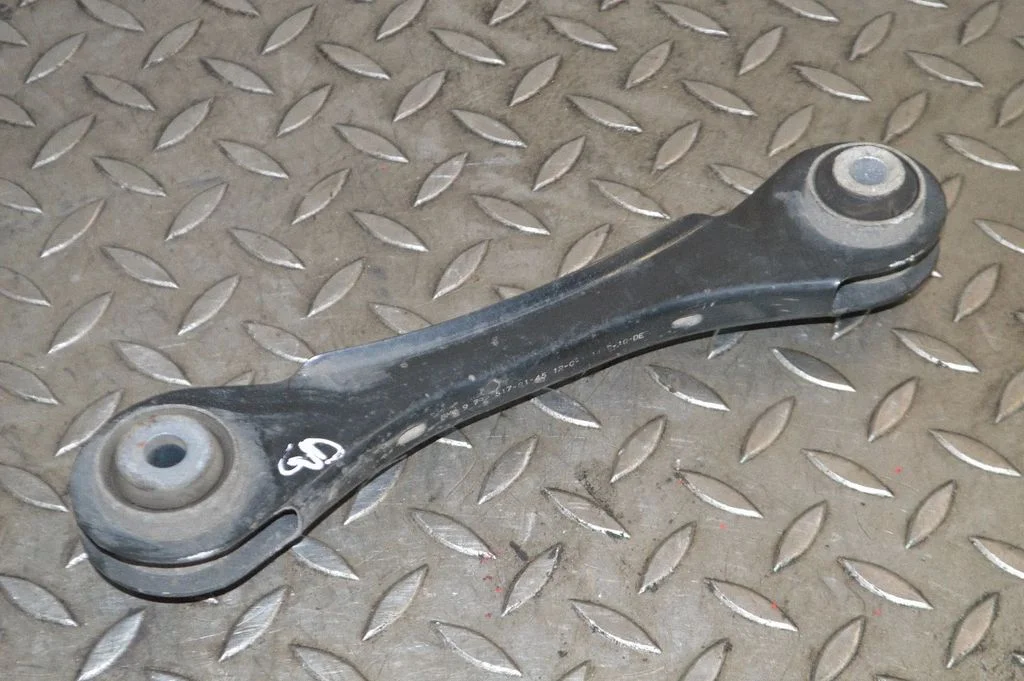 Tagumine ülemine õõtshoob – BMW 3-seeria F30 F35 F31 (2012-2018)