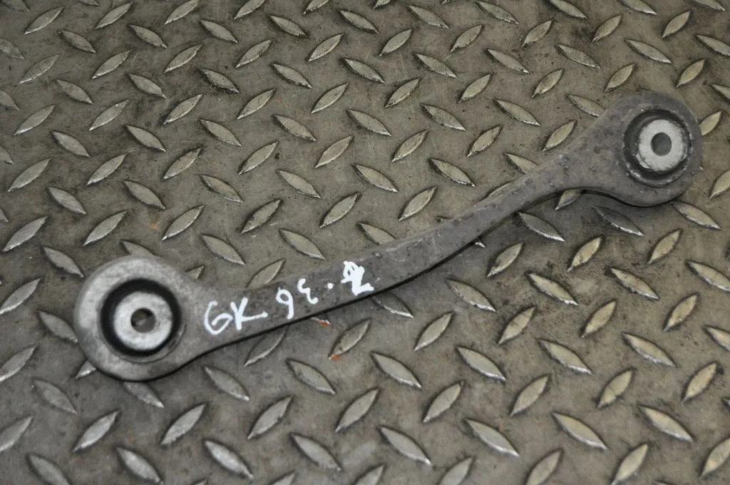 Tagumine ülemine õõtshoob A2213520003