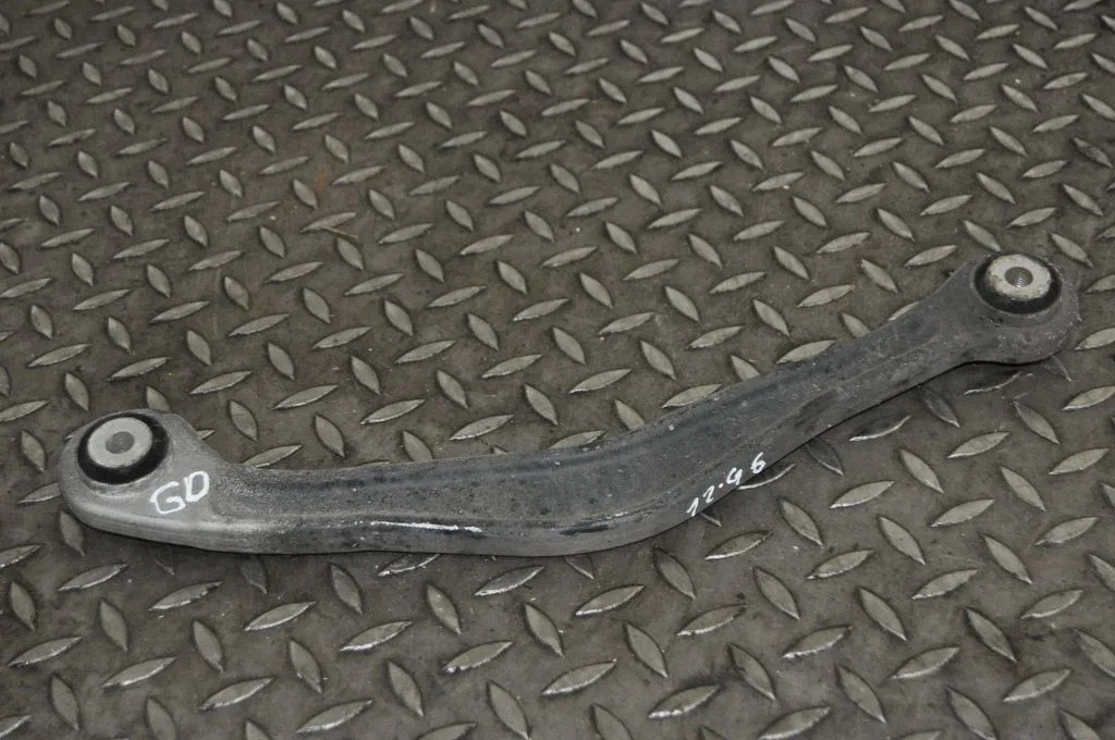 Tagumine ülemine õõtshoob A2213520005