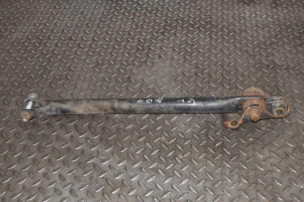 Tagumine ülemine õõtshoob – vasak