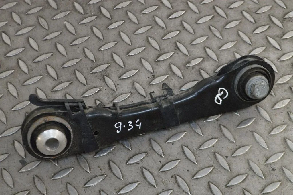 Tagumine ülemine õõtshoob – BMW Series 5 M5 F90 (2017-)