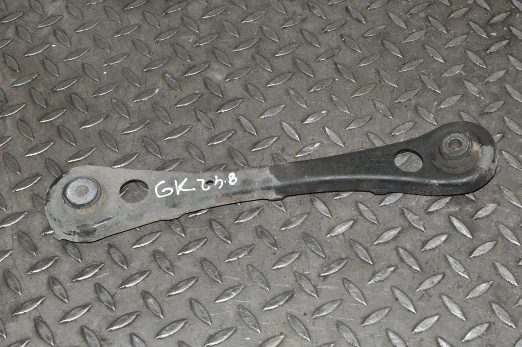 Aizmugurējā svira (dakša) 8E0501529K