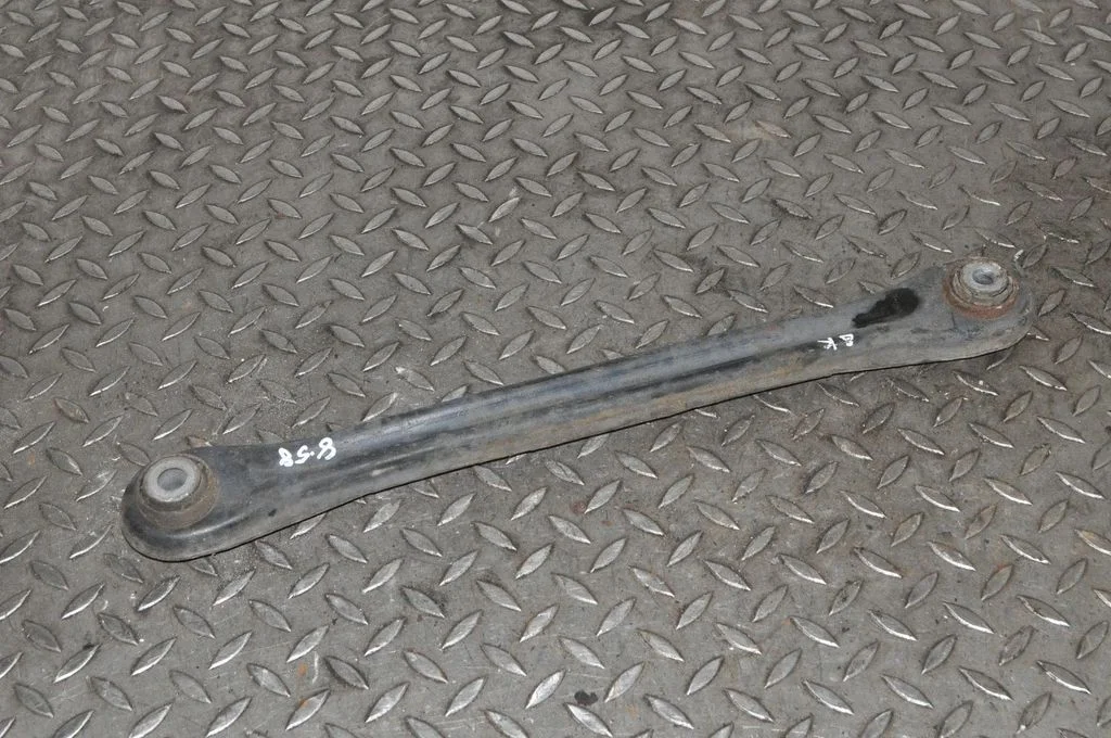 Aizmugurējā svira (dakša) – kreisā
