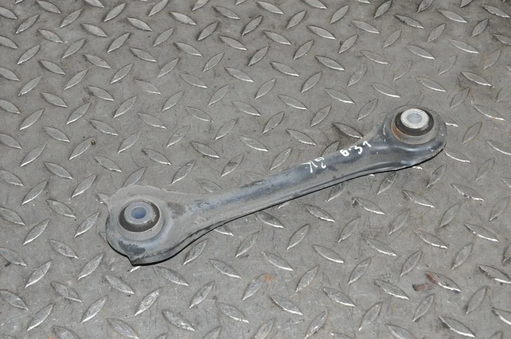 Aizmugurējā svira (dakša) – kreisā