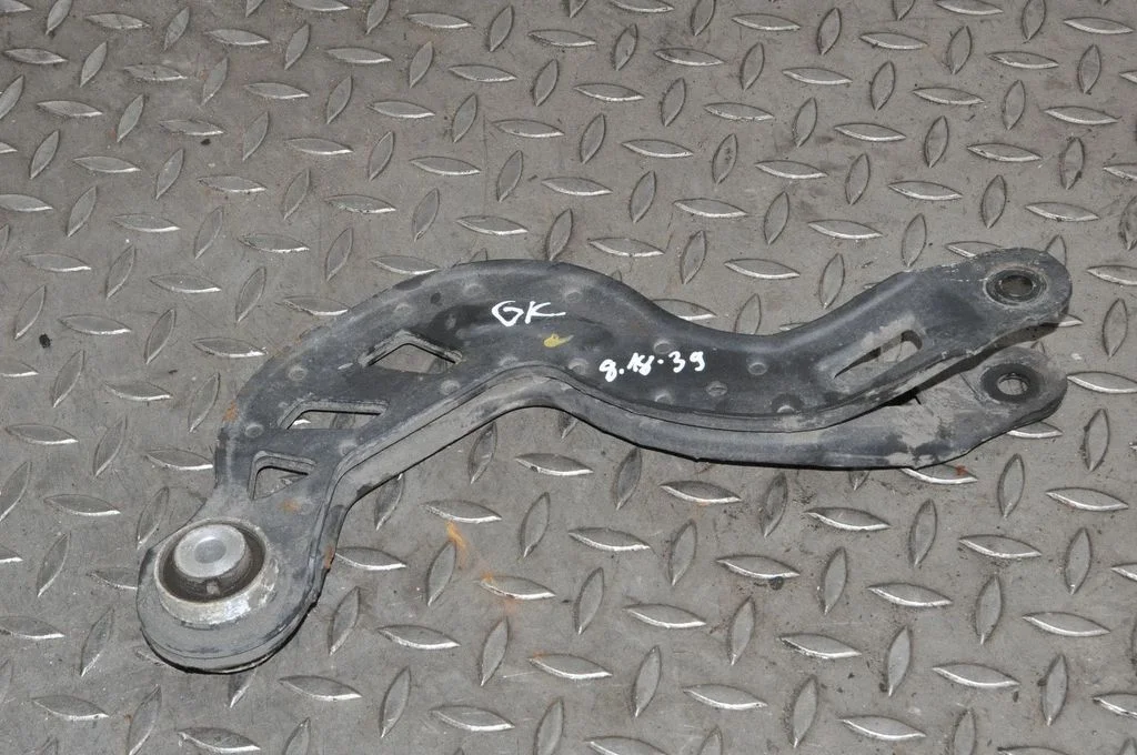 Tagumine ülemine õõtshoob – Mercedes-Benz A-klass W176 (2012-2018)