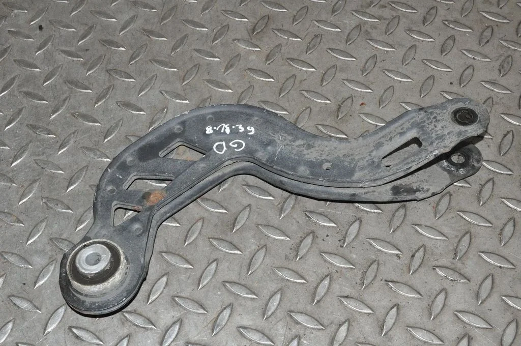 Tagumine ülemine õõtshoob – Mercedes-Benz A-klass W176 (2012-2018)