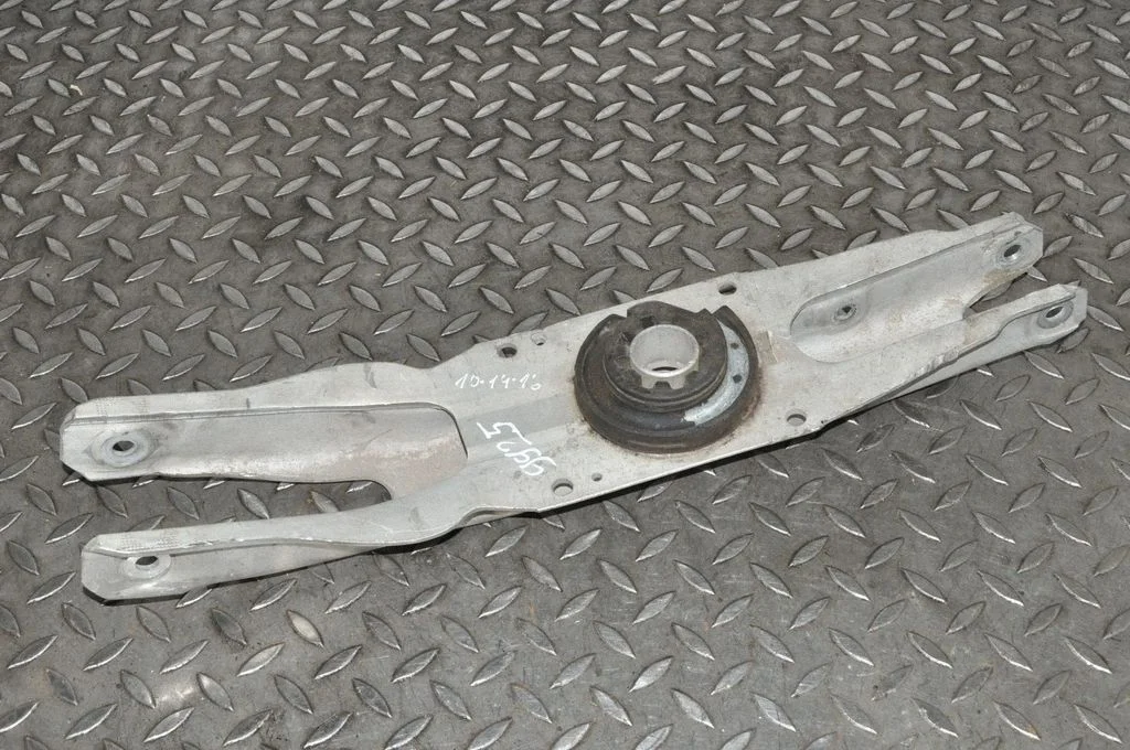 Rear upper control arm/wishbone – Mercedes-Benz CLA-Class C117 X117 W117 (2013-2019)