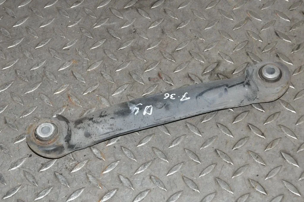 Aizmugurējā svira (dakša) – labā