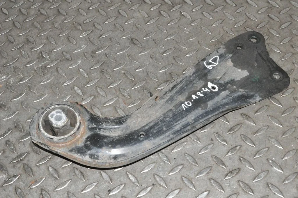 Tagumine ülemine õõtshoob – Audi TT TTS Mk2 (2006-2014)