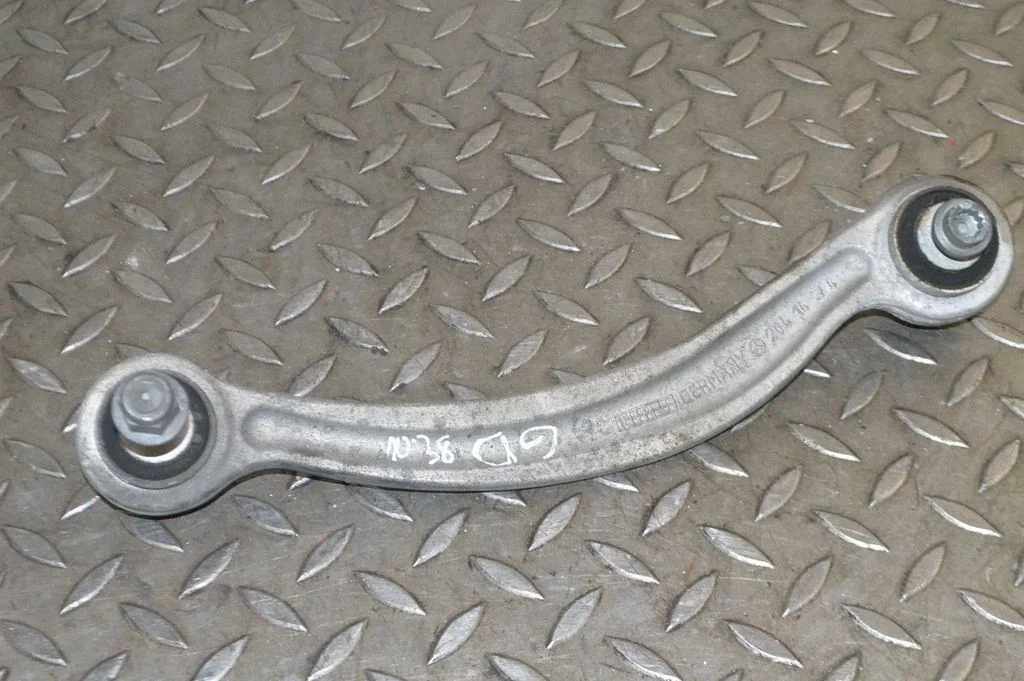 Tagumine ülemine õõtshoob – Mercedes-Benz CLS-klass C257 (2018-)