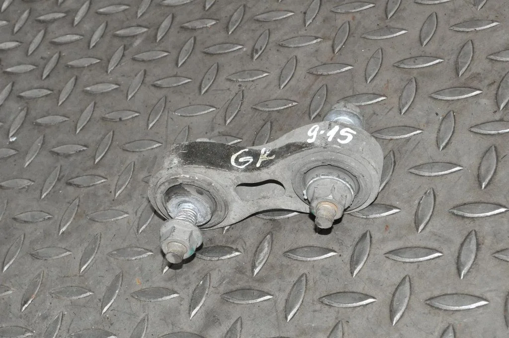Tagumine ülemine õõtshoob 102142200A