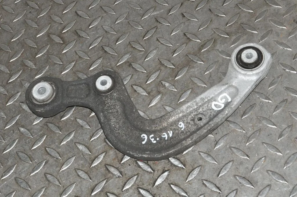 Aizmugurējā svira (dakša) 8W0505361E