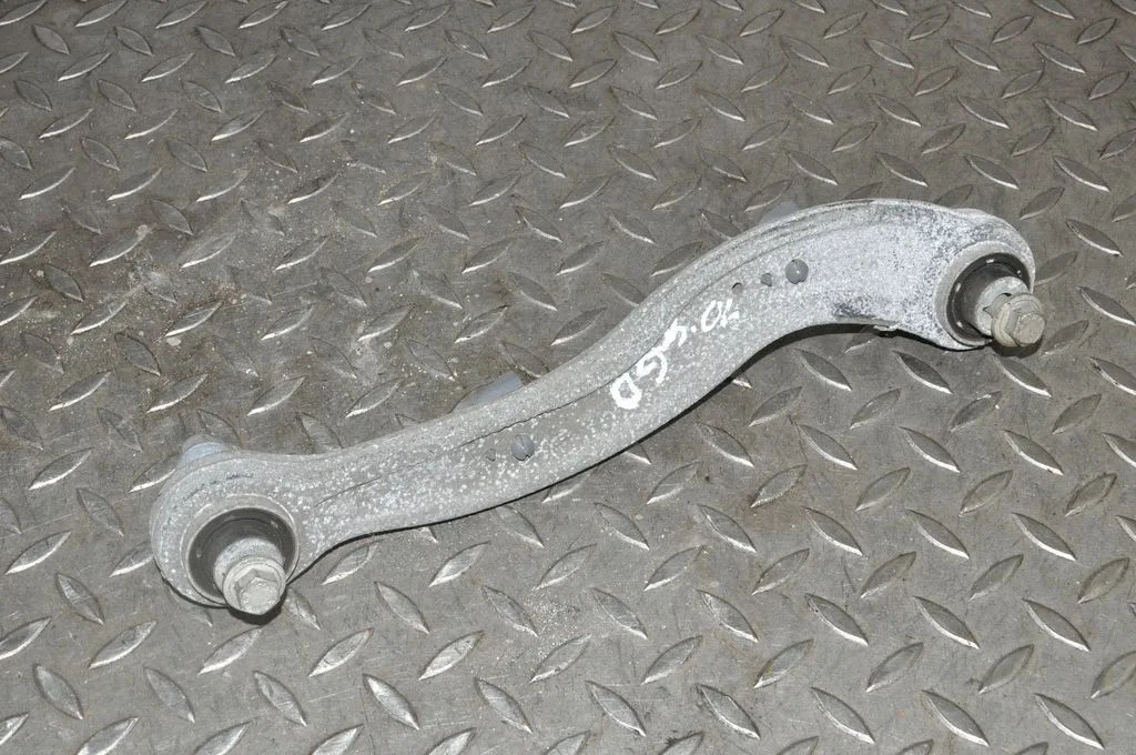 Aizmugurējā svira (dakša) – labā