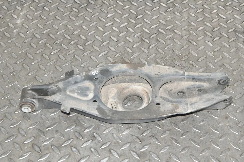 Rear upper control arm/wishbone – right
