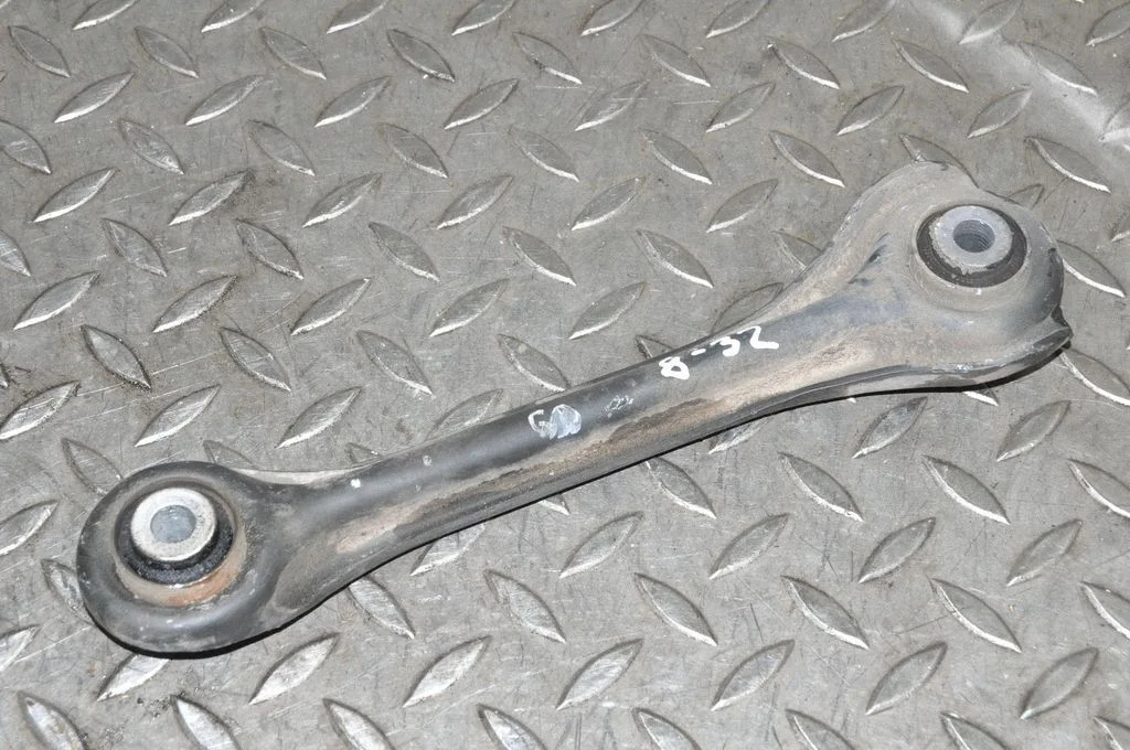 Rear upper control arm/wishbone – right