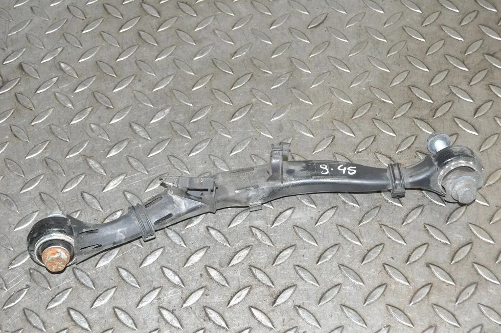 Aizmugurējā svira (dakša) – kreisā