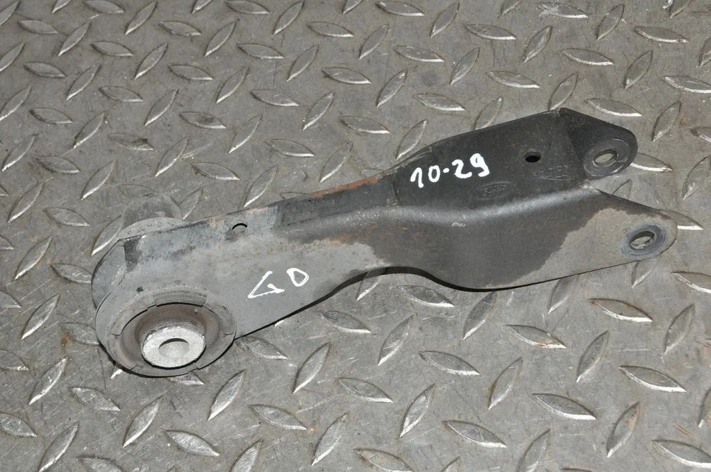 Rear upper control arm/wishbone – right