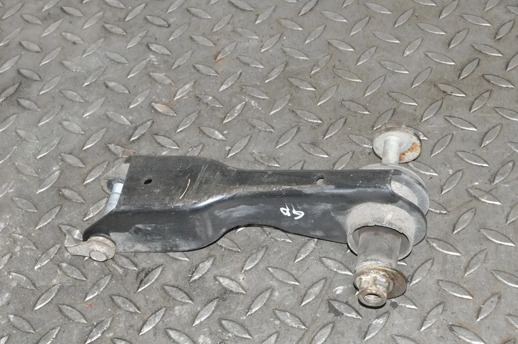 Rear upper control arm/wishbone – right