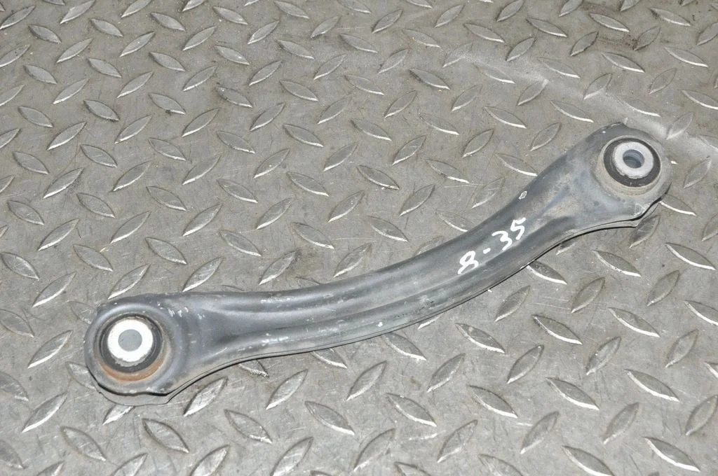 Rear upper control arm/wishbone – right