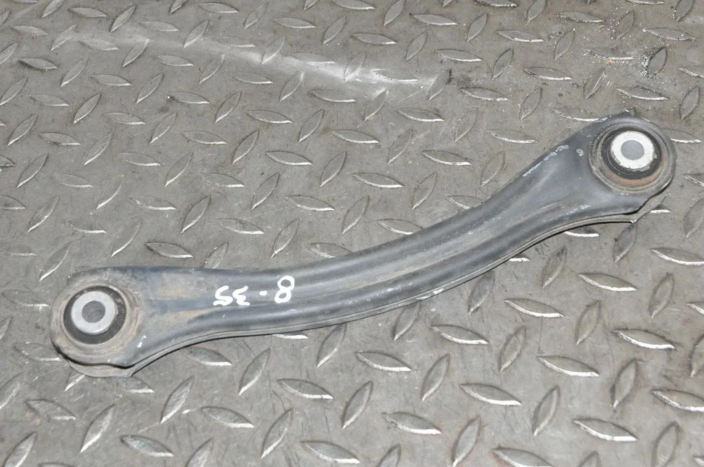 Rear upper control arm/wishbone – left