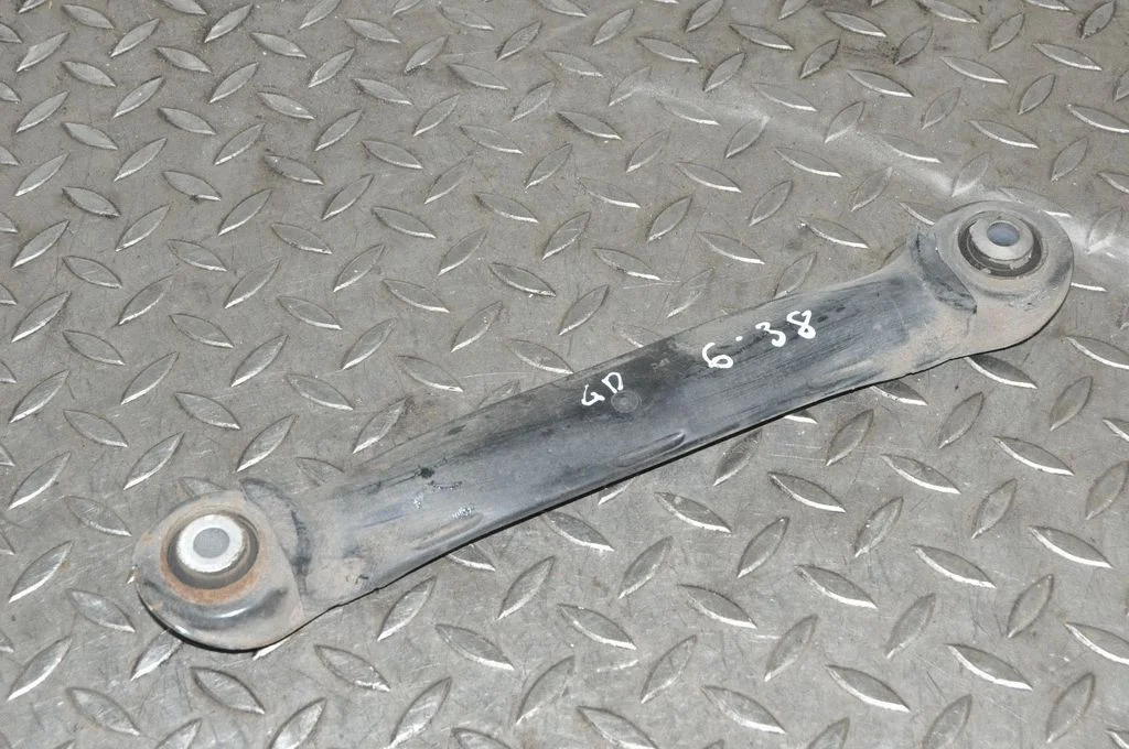 Rear upper control arm/wishbone – right