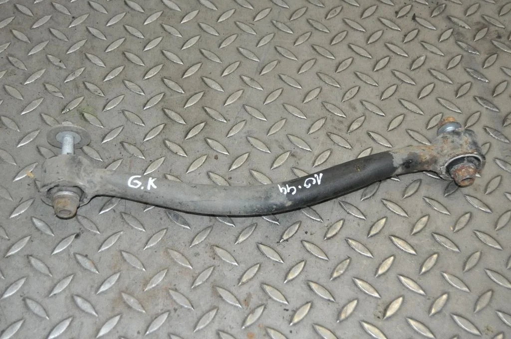 Aizmugurējā svira (dakša) – kreisā
