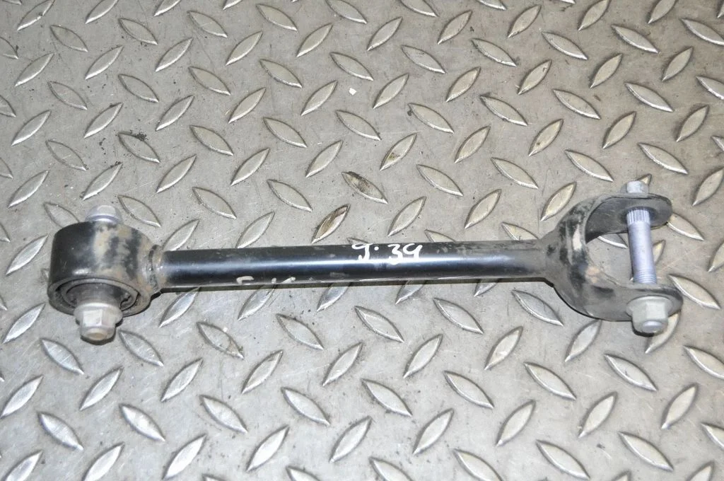 Aizmugurējā svira (dakša) – kreisā