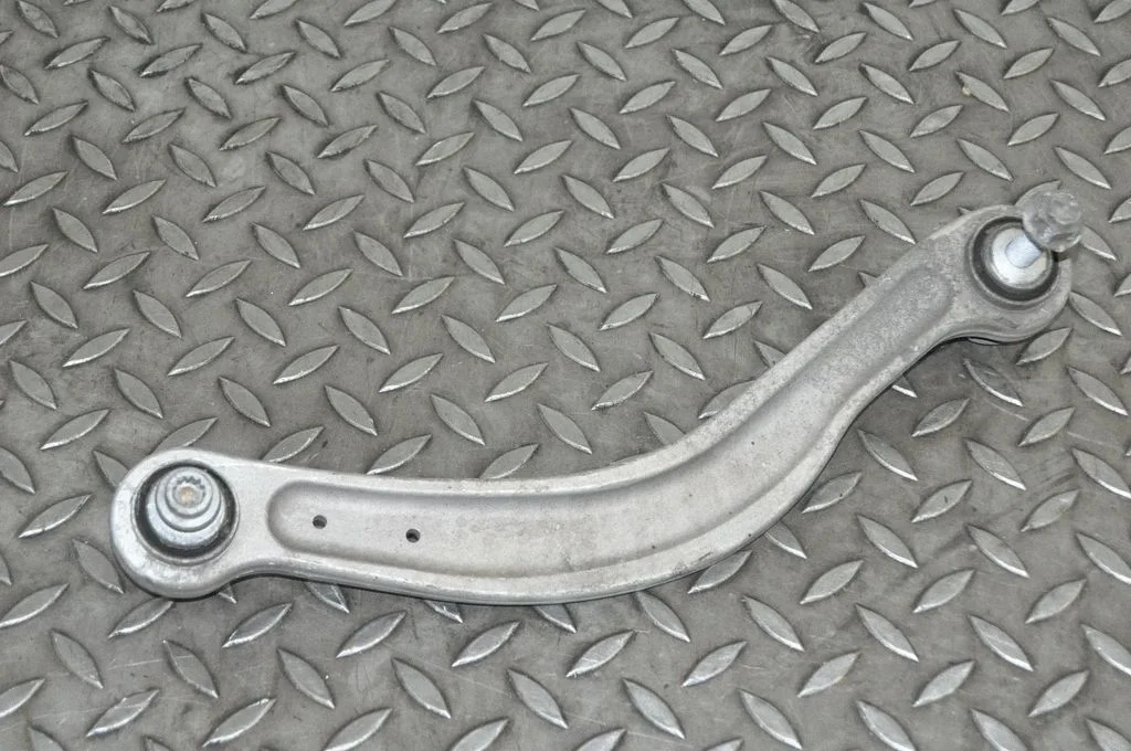 Rear upper control arm/wishbone – right