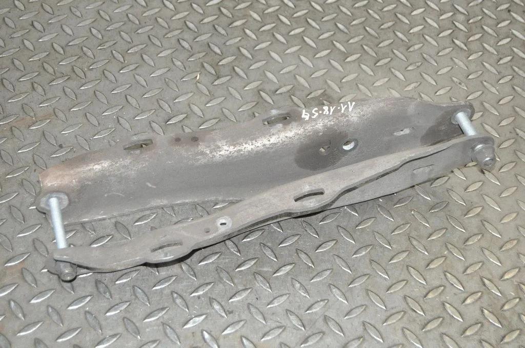 Rear upper control arm/wishbone – left