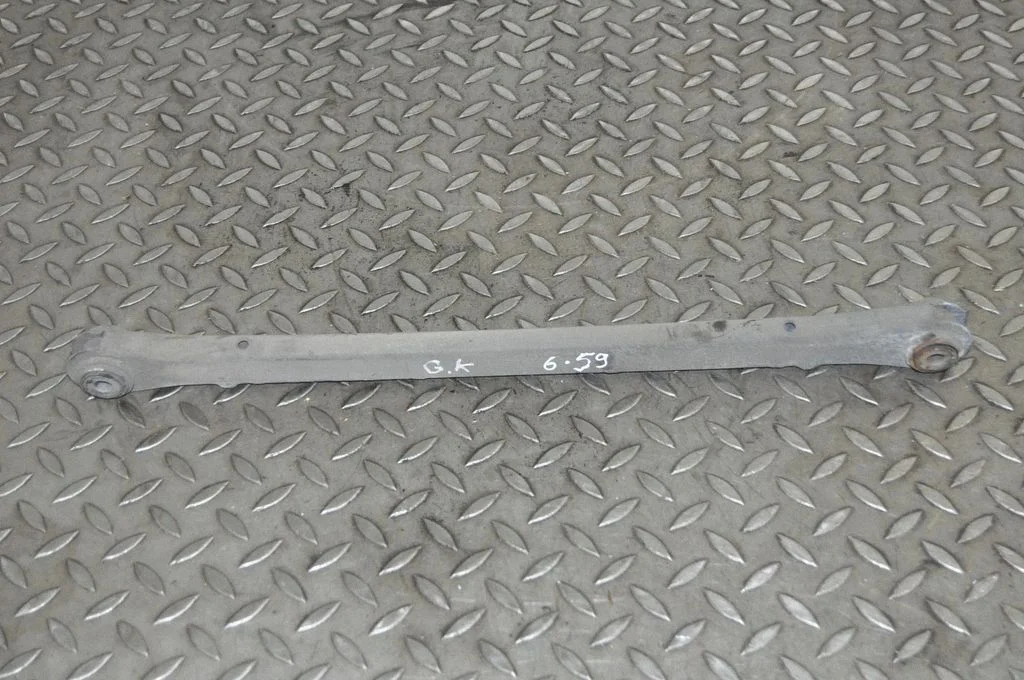 Aizmugurējā svira (dakša) – kreisā