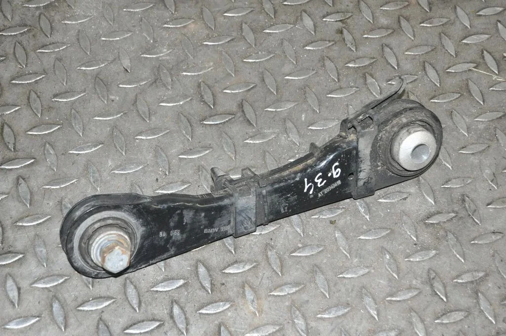 Tagumine ülemine õõtshoob – vasak